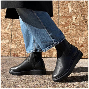 Suzanne Rae Shearling Sneaker Boot Black
Nappa Size 38